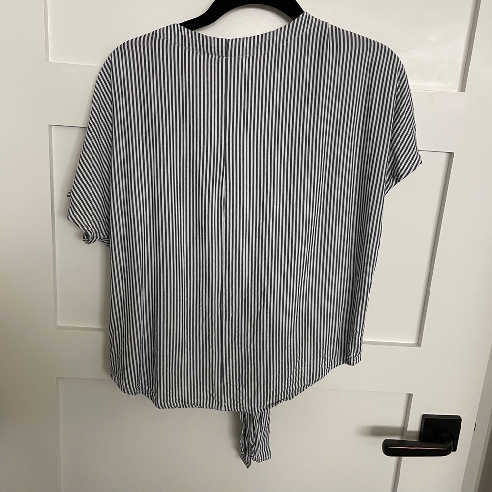 Universal thread stripe button front v neck tie knot shirt - Picture 2 of 7